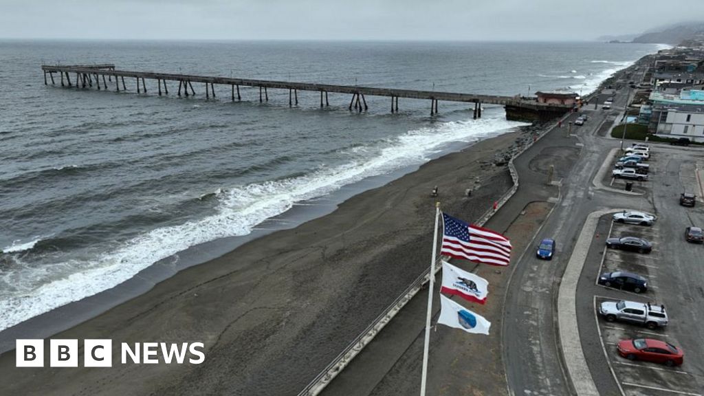 Alertele de tsunami au fost reduse pe măsură ce amenințarea la adresa Americii de Nord se diminuează