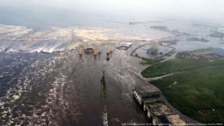 verificare faptelor tsunami - Imagine ilustrativă