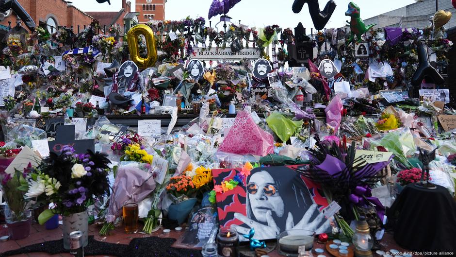 Fanii lui Ozzy Osbourne din Birmingham îl onorează pe starul heavy metal