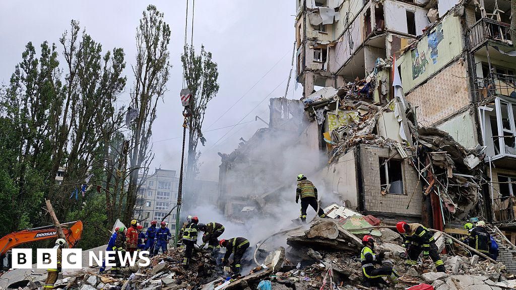 Numărul victimelor la Kiev a crescut la 16, după ce valul de atacuri rusești sfidează cerințele lui Trump de armistițiu