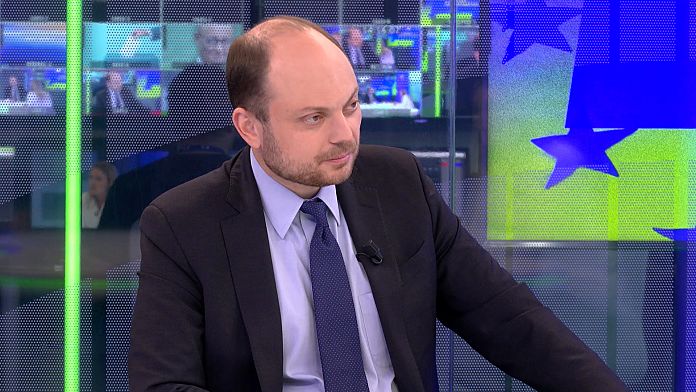 „Trump se îndrăgostește de lingușirile lui Putin” – activistul opoziției ruse Kara-Murza