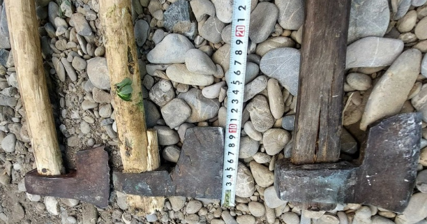 Imagine despre cuţite topoare coase - Top10stiri.ro