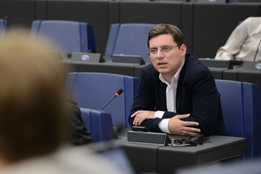 Foto reprezentând victor negrescu reuniunea - Știri România