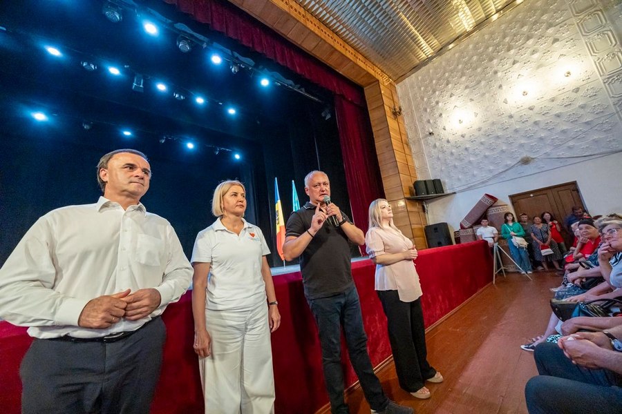 Imagine despre două blocuri printre - Top10stiri.ro