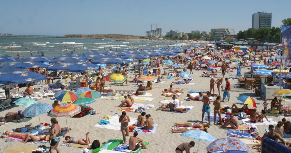 Foto reprezentând mulți turiști litoral - Știri România