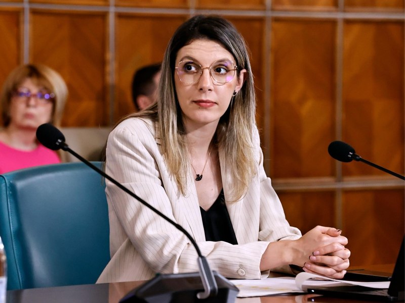 Vizual pentru interes funcția director pe Top10stiri.ro