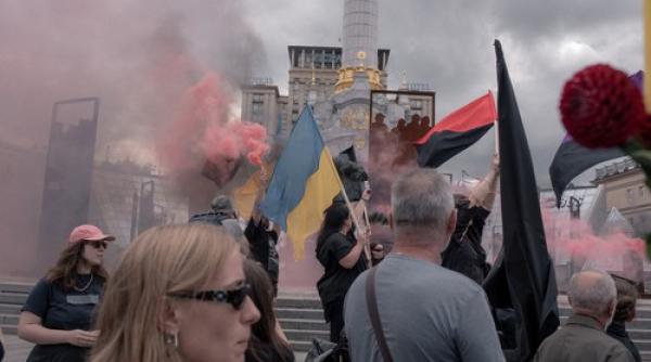 Foto reprezentând suntem trădați participanții - Știri România