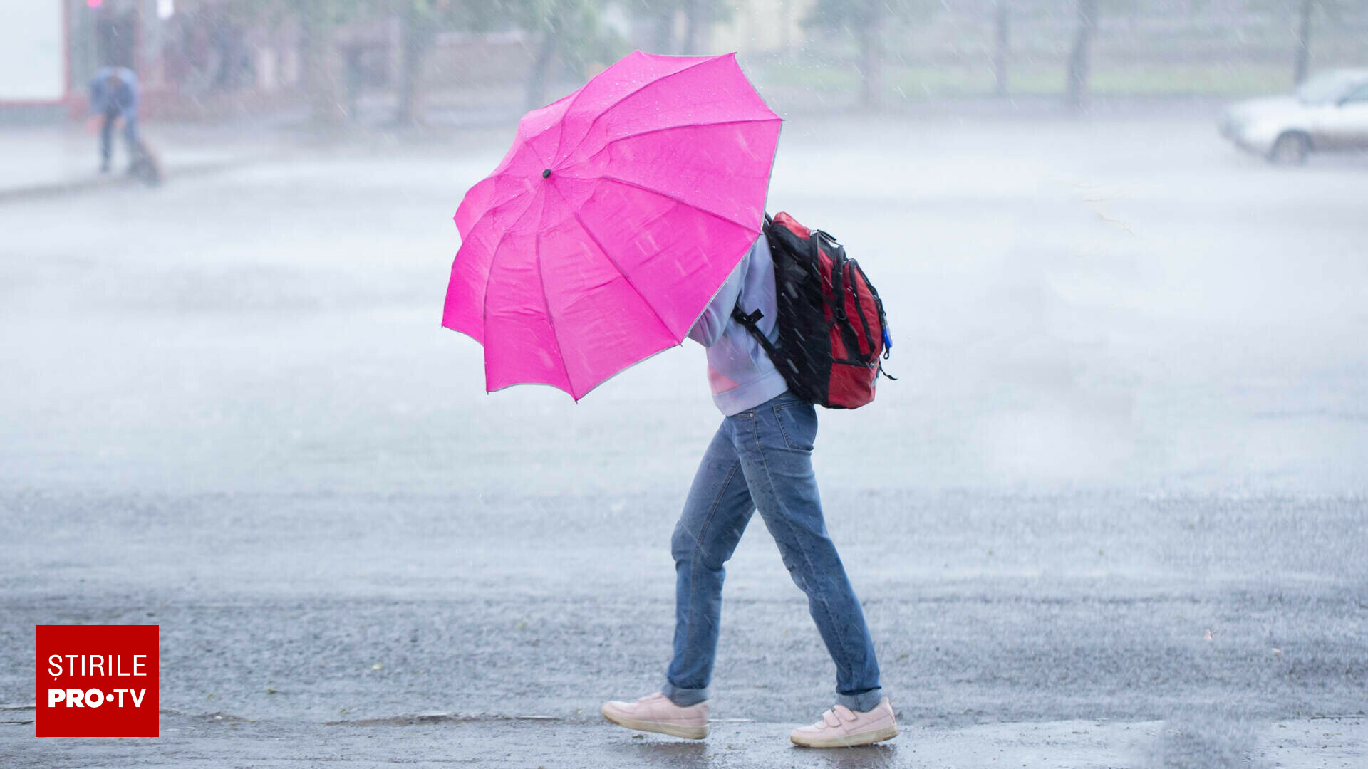Foto reprezentând roşu ploi multe - Știri România