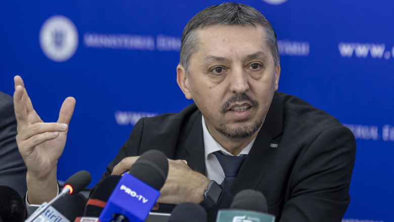 Foto reprezentând daniel david ministrul - Știri România