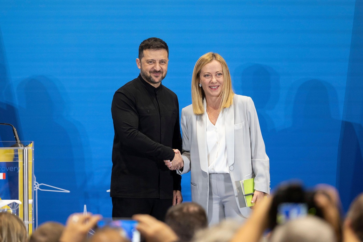 Foto reprezentând liderii europeni analizează - Știri România