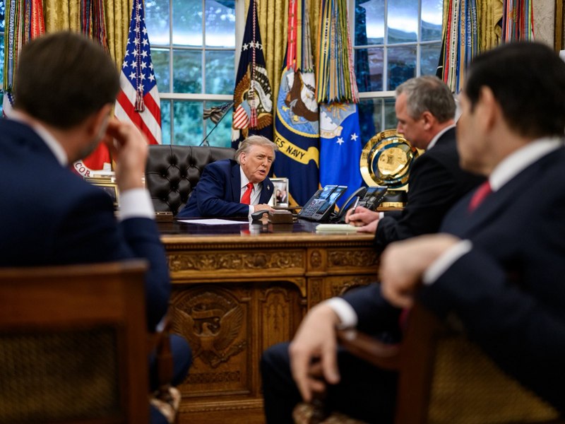 Foto reprezentând putin supralicitat mâna - Știri România