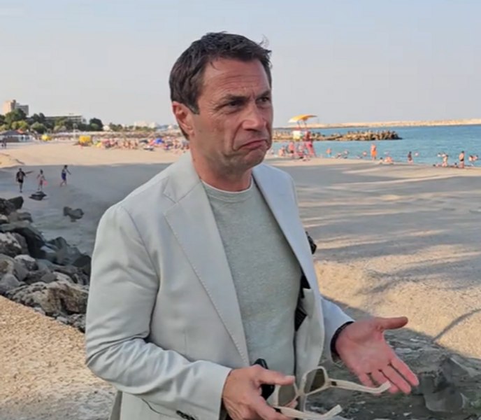 Foto reprezentând certa primarul reținut - Știri România