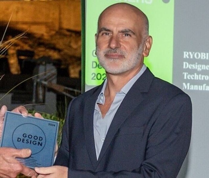 Foto reprezentând cunoscut designer italian - Știri România