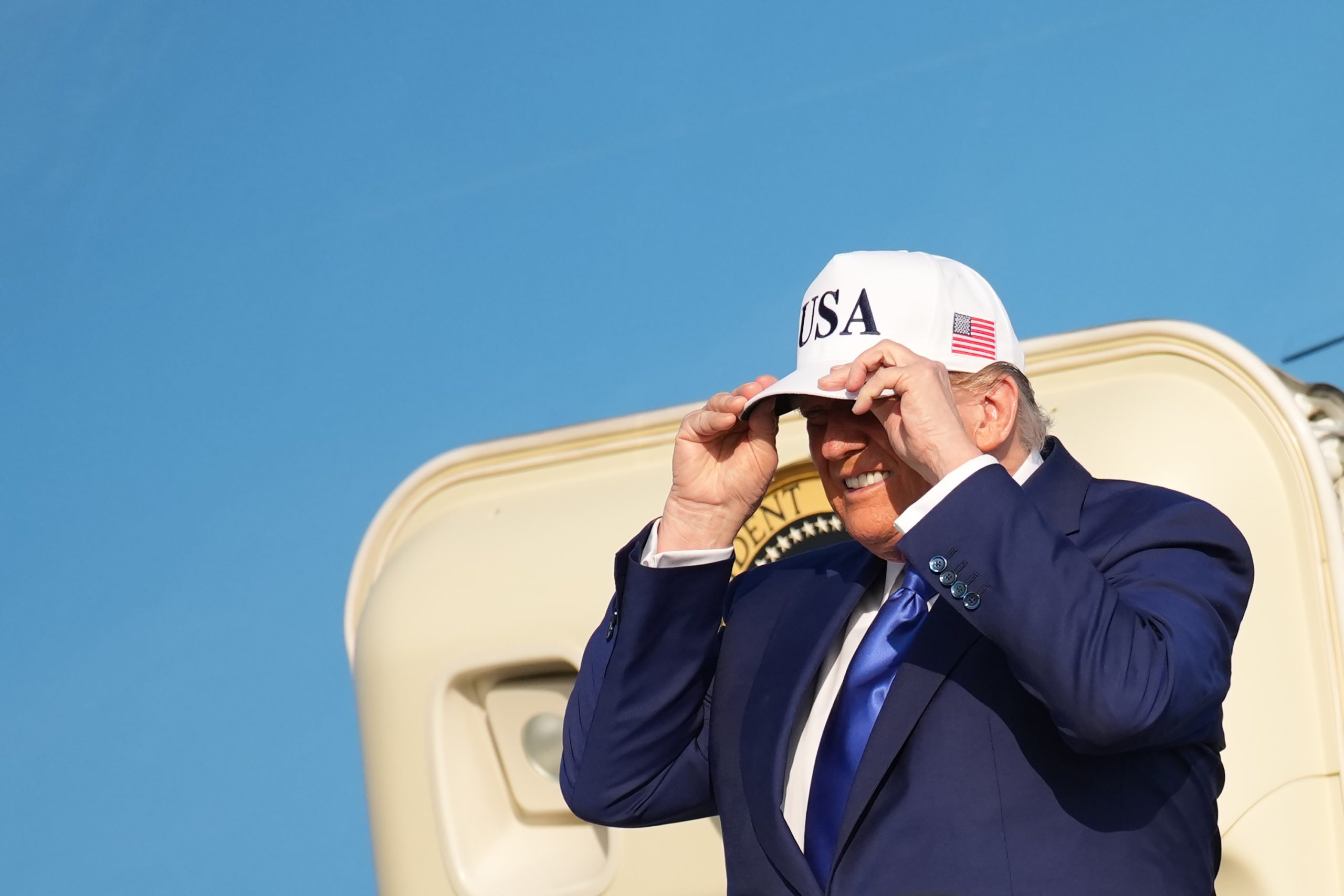 donald trump scăpat - Imagine ilustrativă