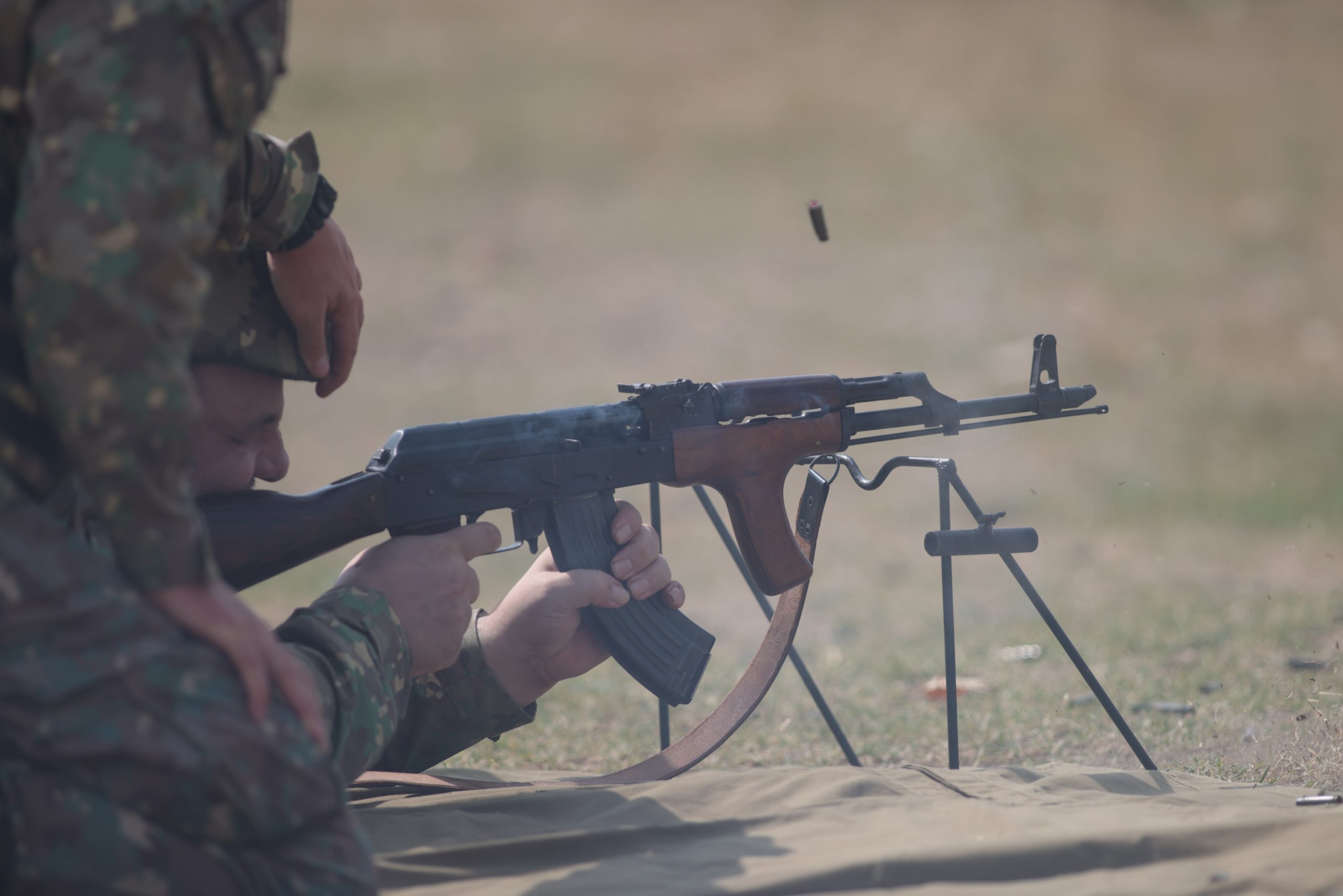 Foto reprezentând nouă mitralieră lansată - Știri România