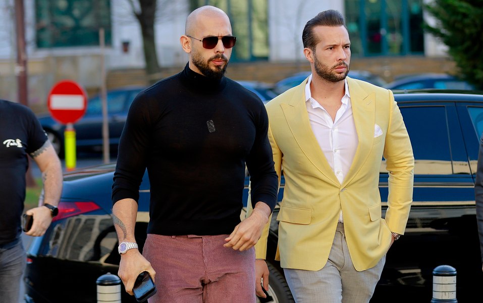 Foto reprezentând frații tate își - Știri România