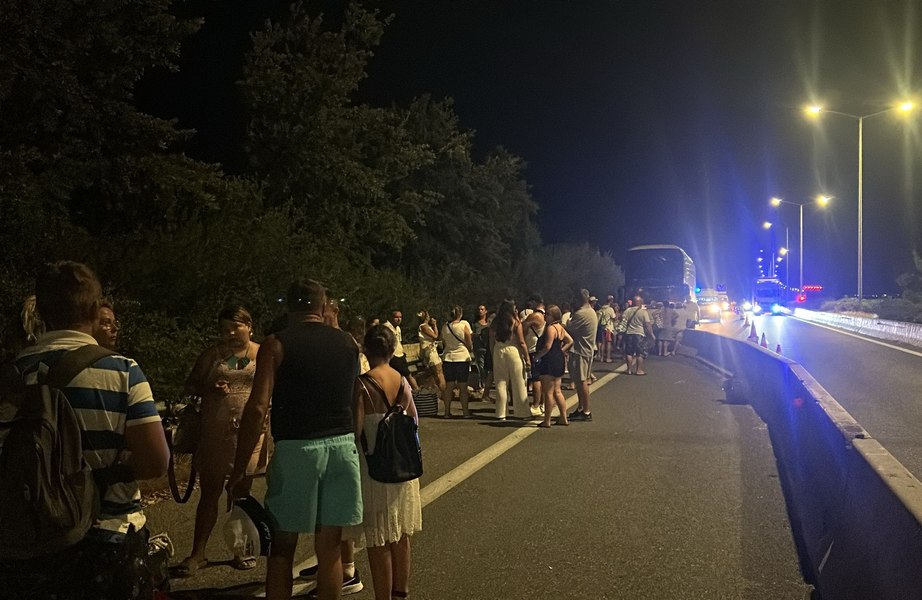 turiști români grecia - Imagine ilustrativă