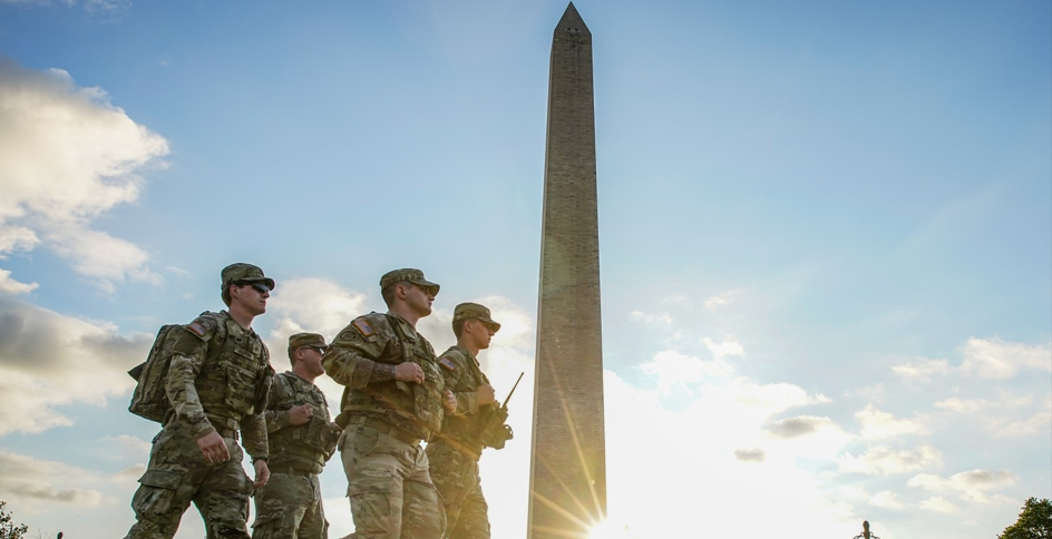Vizual pentru militarii garda naţională pe Top10stiri.ro