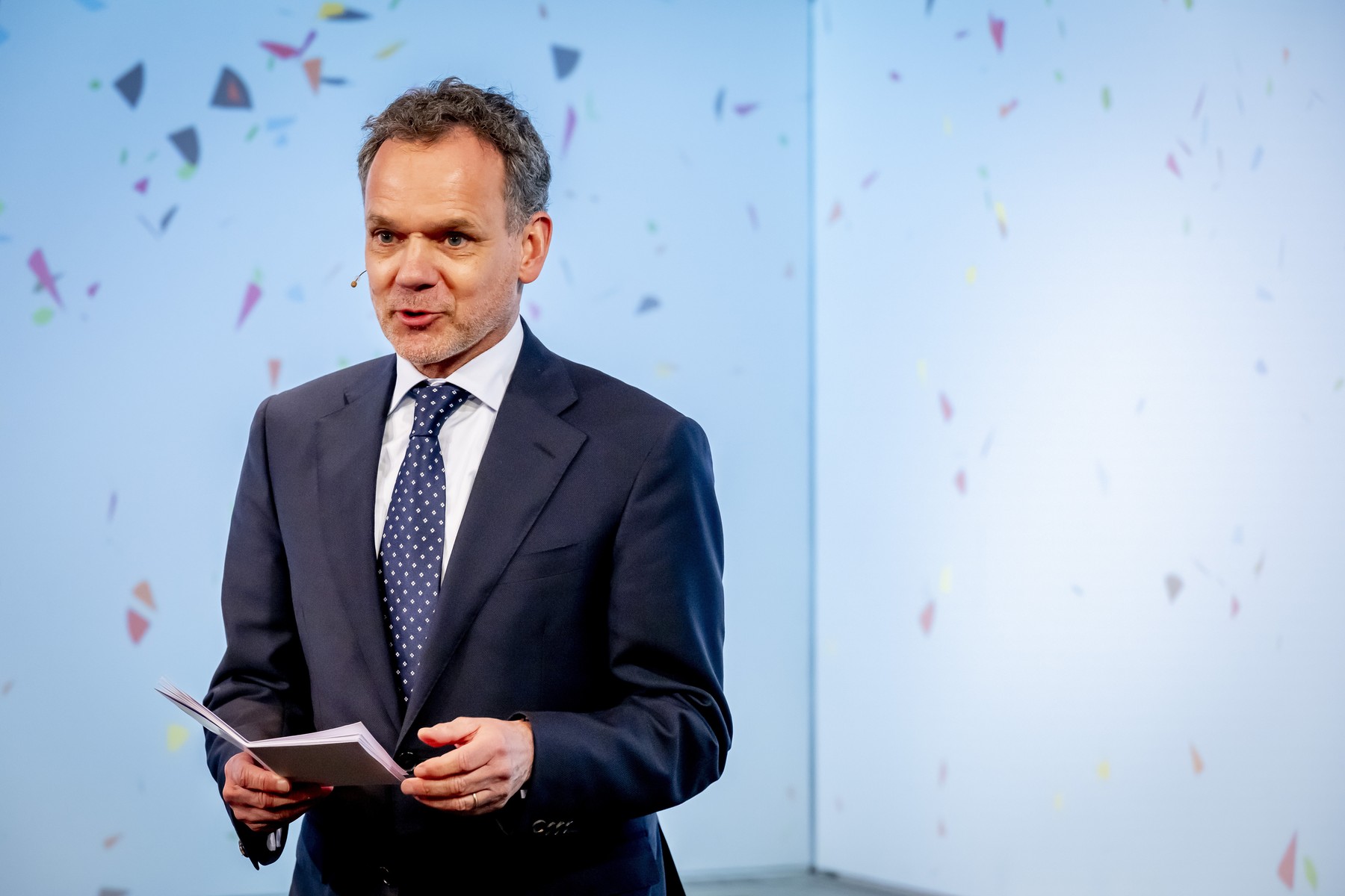 Foto reprezentând decizia dură ministrului - Știri România