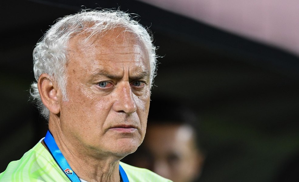 afară două ciudat - Imagine ilustrativă