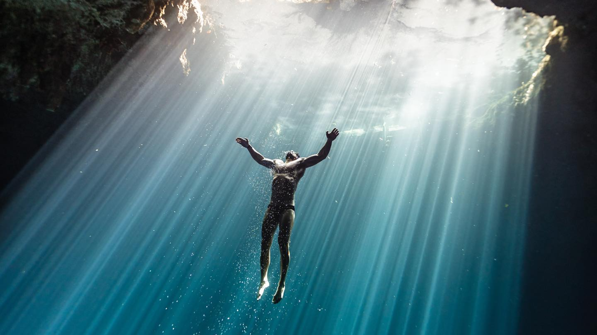 Foto reprezentând scafandru croat doborât - Știri România