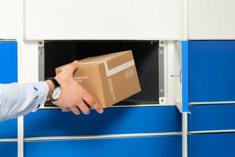 Foto reprezentând firme vând emag - Știri România