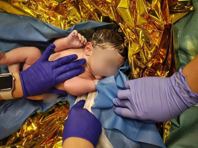 Imagine despre bebeluș născut ambulanță - Top10stiri.ro