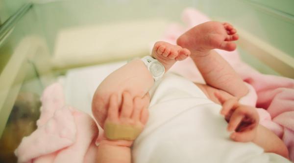 Imagine despre luat bebelușul doar - Top10stiri.ro