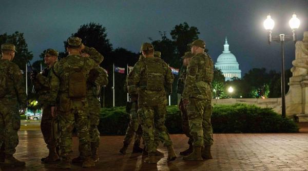 Foto reprezentând trump trimite armata - Știri România