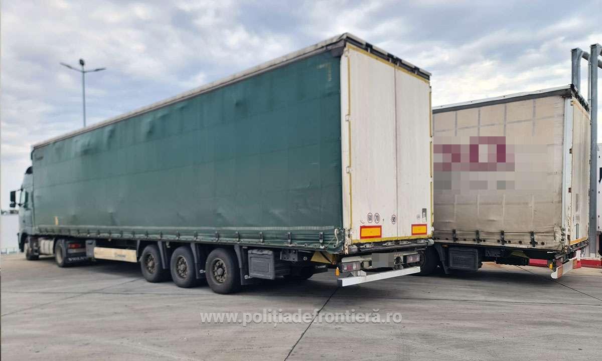 Foto reprezentând bunuri contrafăcute peste - Știri România
