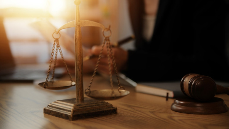 curtea conturi sesizat - Imagine ilustrativă