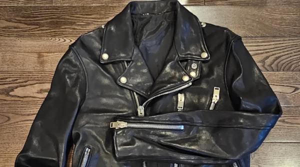 bărbat cumpărat geacă - Imagine ilustrativă