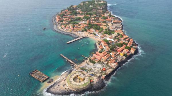 goree ascunde dintre - Imagine ilustrativă