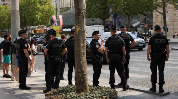 Foto reprezentând bărbat intrat maşina - Știri România