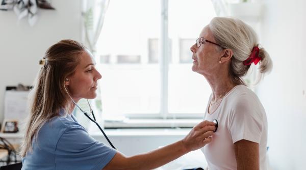 medicii inventat stetoscop - Imagine ilustrativă