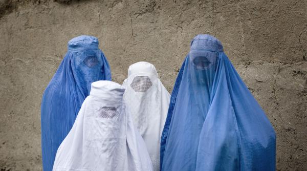 Saloanele secrete de înfrumusețare din Afganistan sunt vânate de talibani. „Nu mai pot continua, riscul e prea mare”