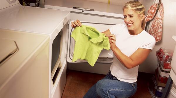 Un truc simplu pentru a-ți întinde hainele ”care au intrat la apă”, dezvăluit de oamenii de știință