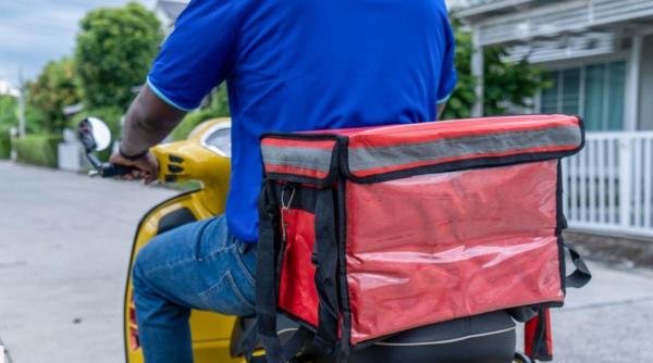 Decizie controversată a Primăriei Capitalei, după ce un livrator străin a fost bătut pe stradă: A aprobat un protest față de imigranți