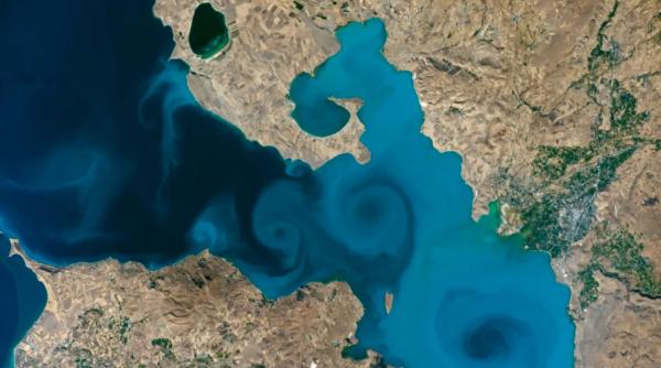 Cel mai mare lac alcalin din lume, considerat o bijuterie naturală unică: Van nu îngheață iarna, deși este la peste 1.640 m înălțime