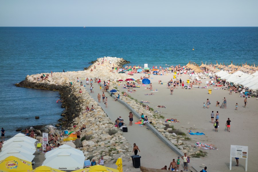 Luni începe programul „Litoralul pentru toți”. Reduceri de până la 60%: „Șezlongurile sunt aproape gratis”