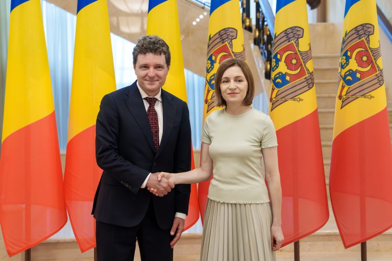 Foto reprezentând nicuşor vizită chișinău - Știri România