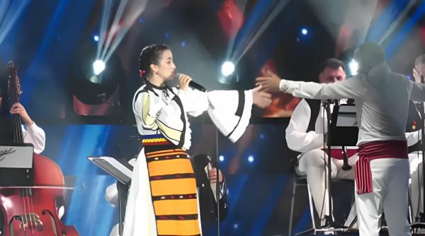 Alice Ghile a câştigat "Trofeul Festivalului" la ediţia din 2025 a Festivalului de Muzică Populară Mamaia