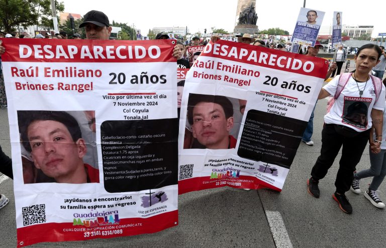 oameni ieșit stradă - Imagine ilustrativă