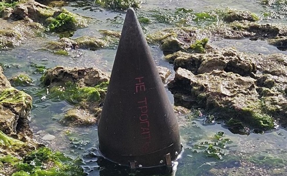 Alertă pe plaja din 2 Mai: un obiect metalic cu inscripții rusești a stârnit panică