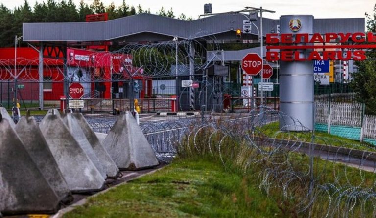 Foto reprezentând lituania instalează dinți - Știri România