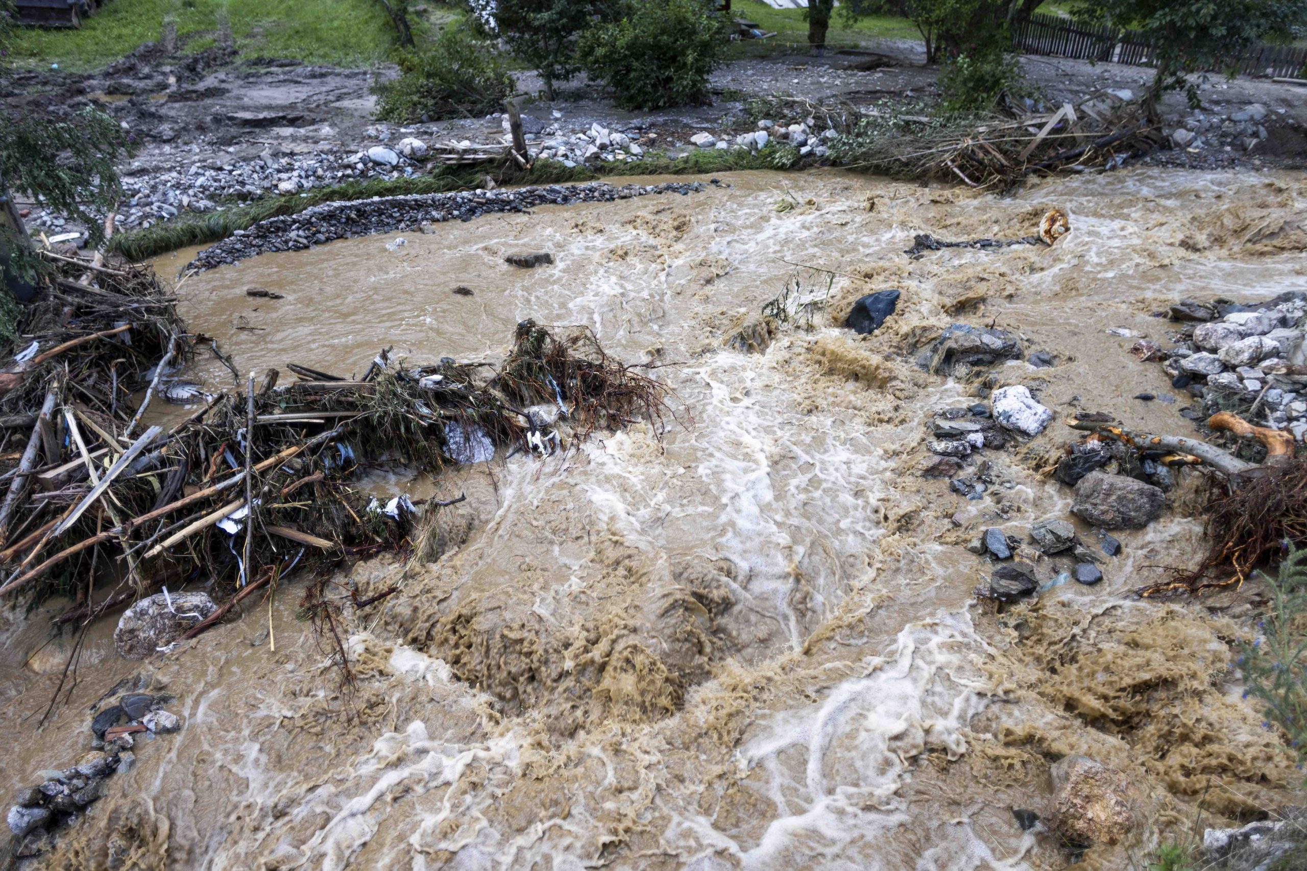 Cod portocaliu de inundaţii în Suceava, Harghita şi Neamţ. Cod galben în zeci de bazine hidrografice