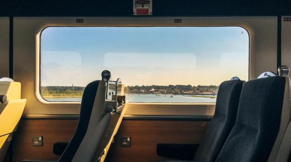 Uber lansează trenuri rapide care să lege o metropolă de mai multe orașe-cheie din Europa. Biletele se vor lua direct din aplicație