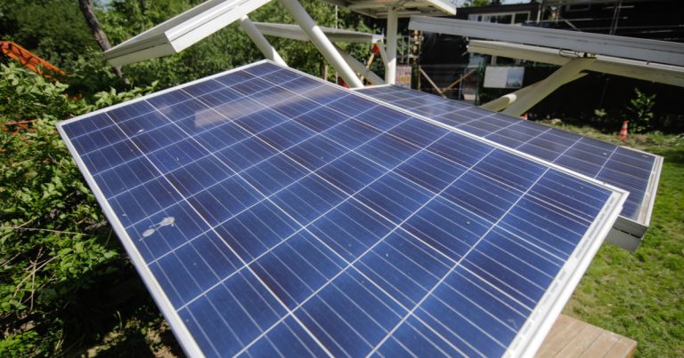 Foto reprezentând asociația prosumatorilor propune - Știri România