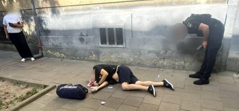 Foto reprezentând arestat suspect cazul - Știri România