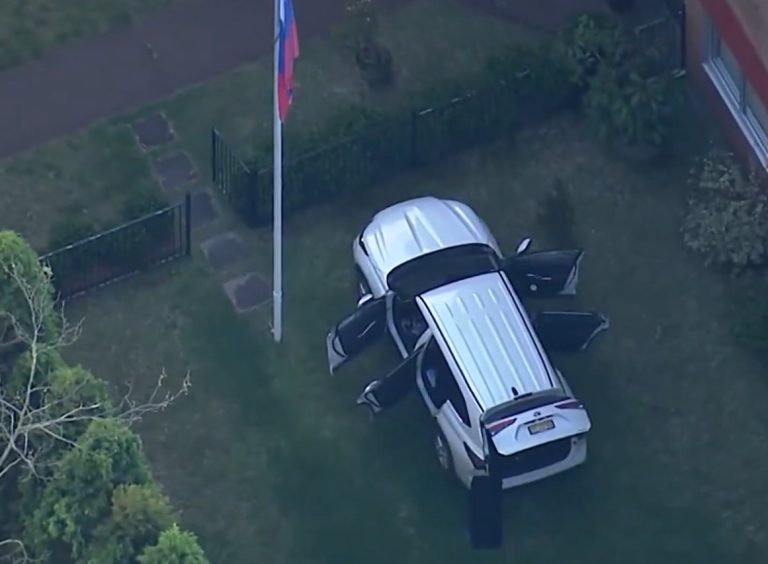 bărbat intrat mașina - Imagine ilustrativă